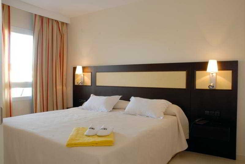 Hotel Illot Suites Cala Ratjada  Bagian luar foto