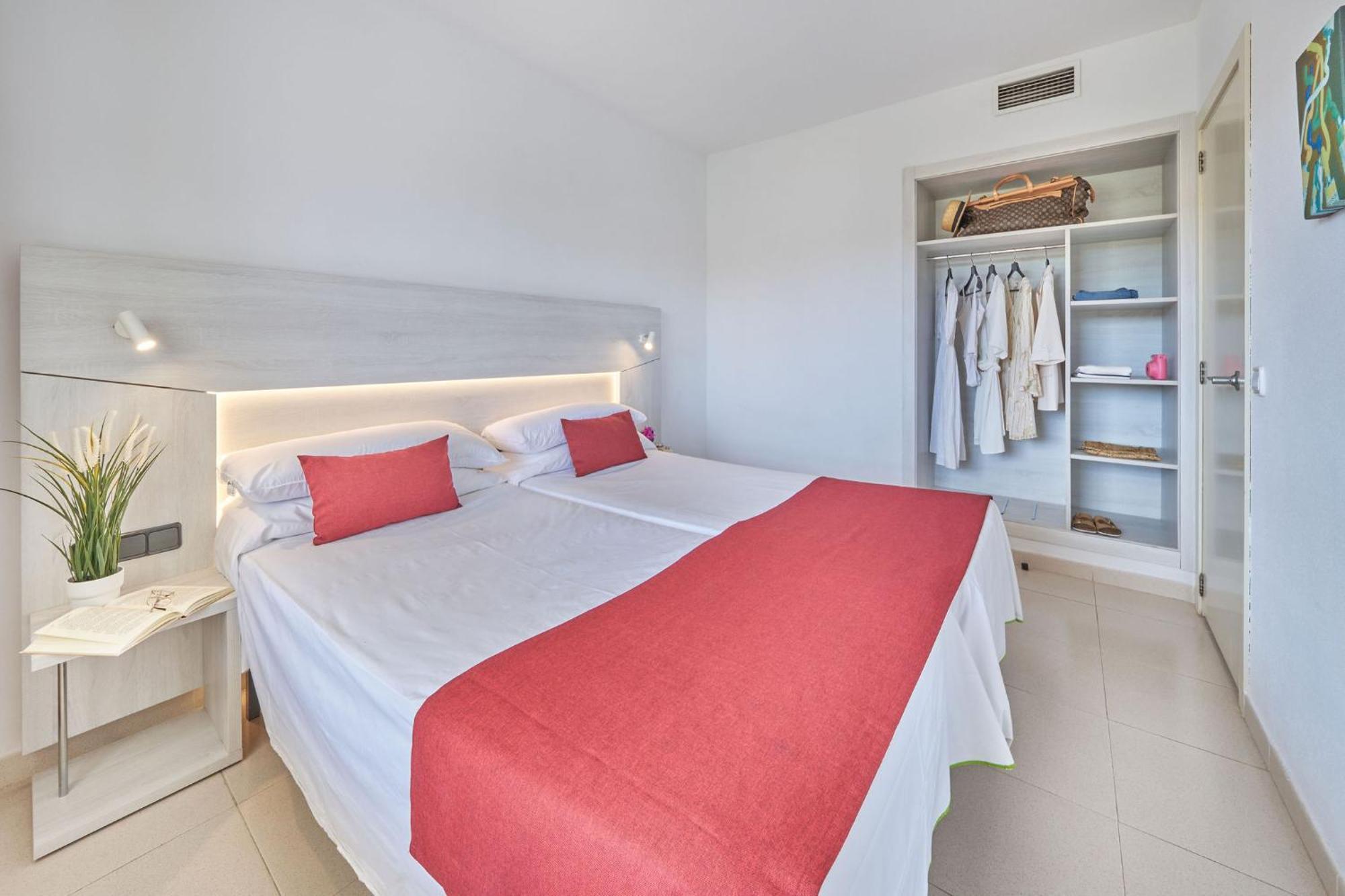 Hotel Illot Suites Cala Ratjada  Bagian luar foto