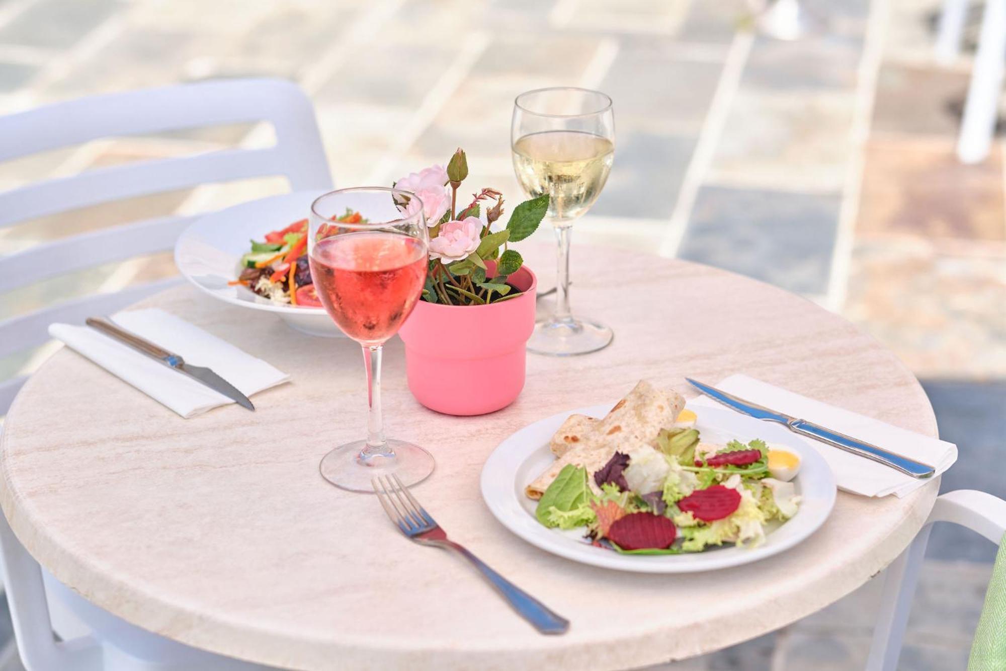 Hotel Illot Suites Cala Ratjada  Bagian luar foto