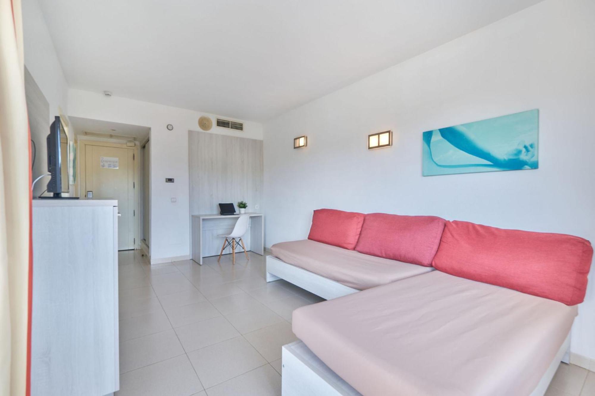 Hotel Illot Suites Cala Ratjada  Bagian luar foto