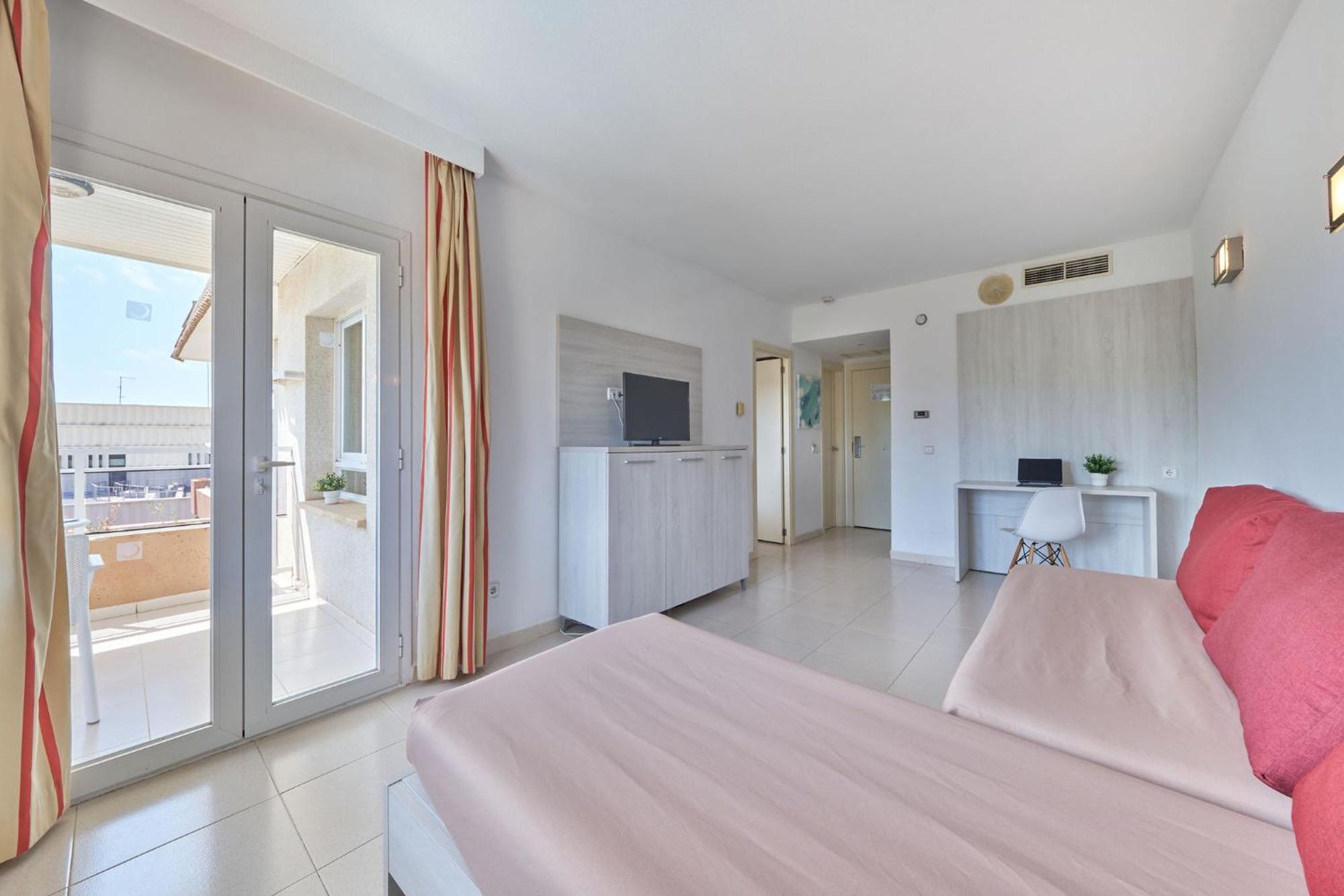 Hotel Illot Suites Cala Ratjada  Bagian luar foto