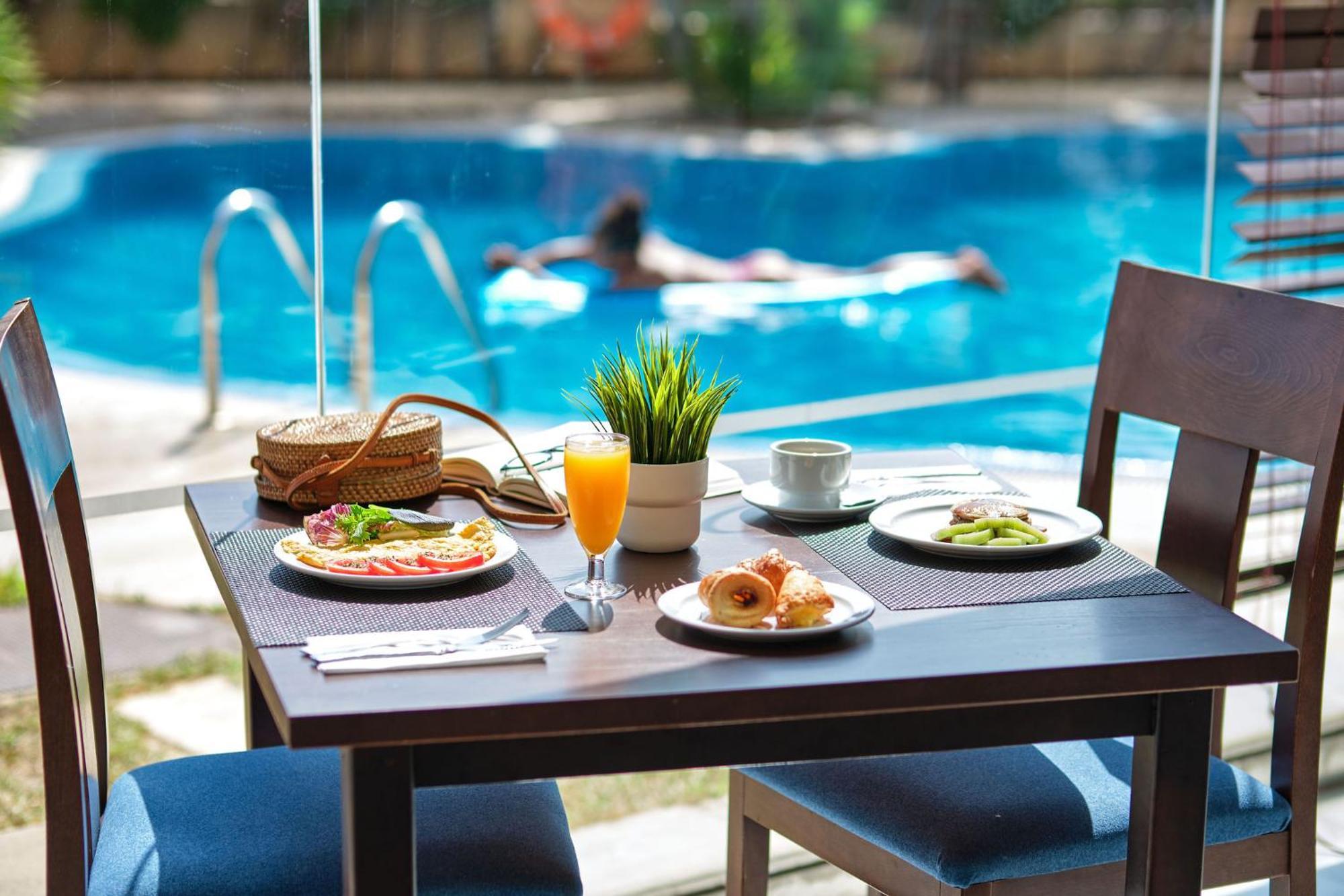 Hotel Illot Suites Cala Ratjada  Bagian luar foto