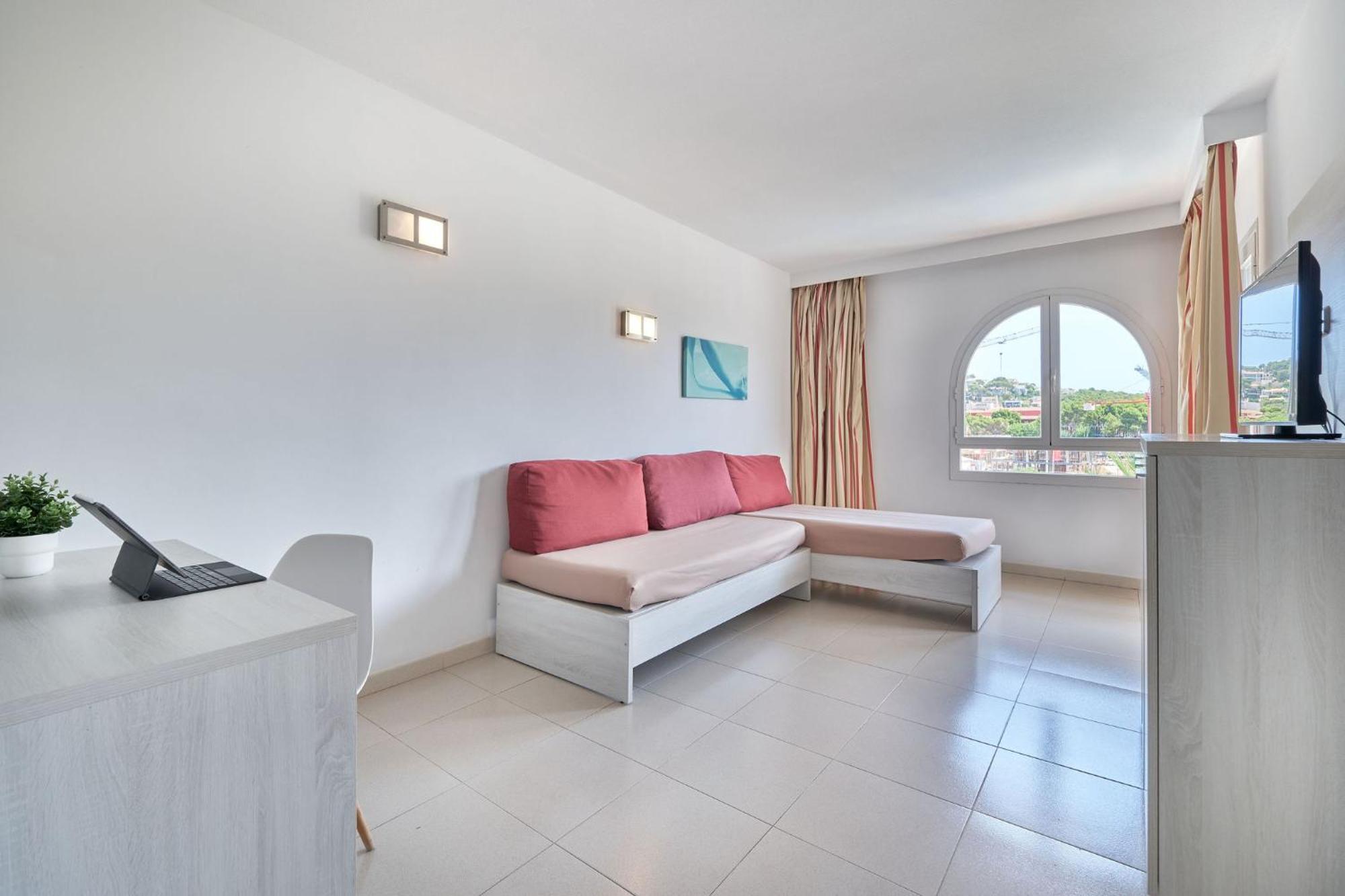 Hotel Illot Suites Cala Ratjada  Bagian luar foto