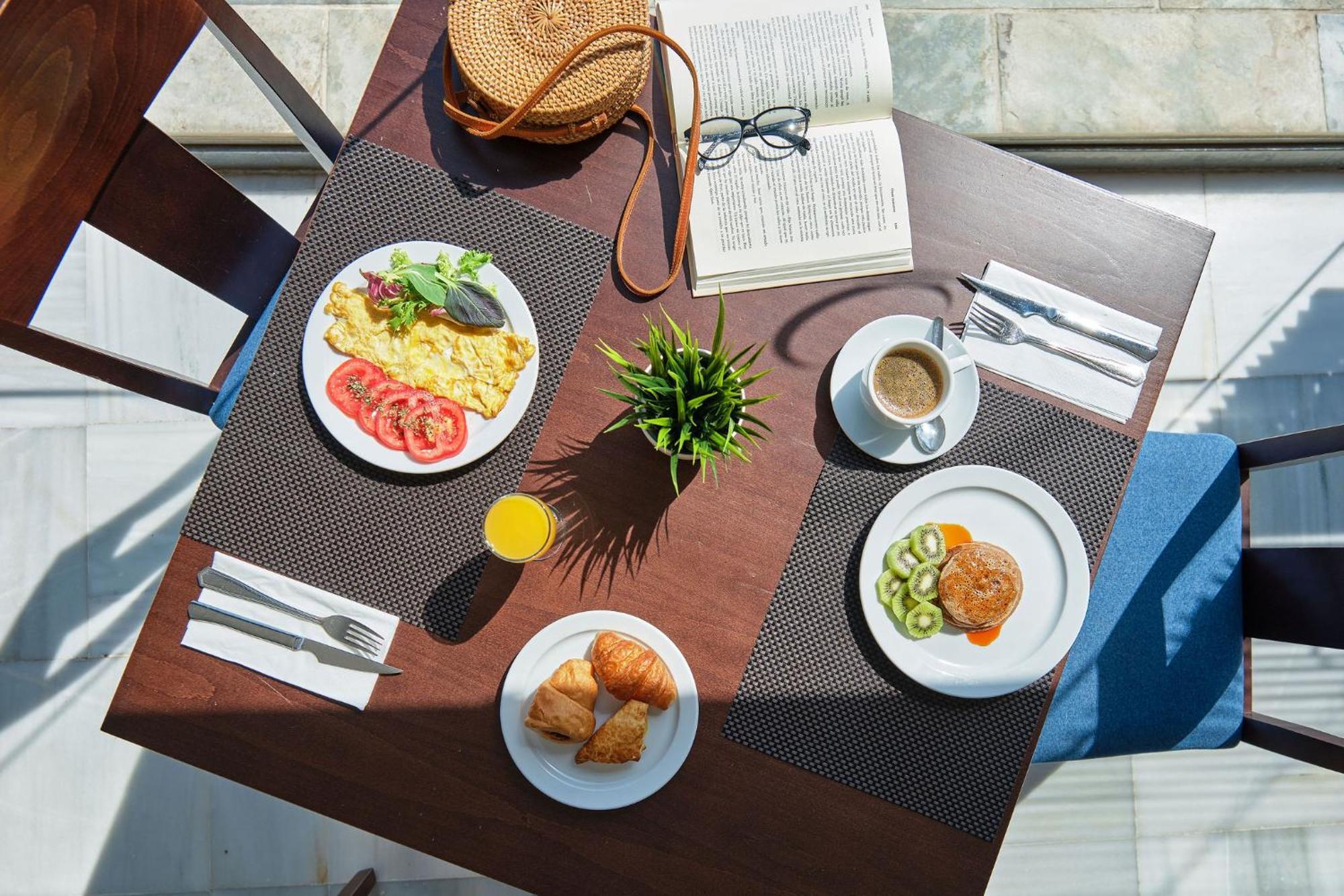 Hotel Illot Suites Cala Ratjada  Bagian luar foto