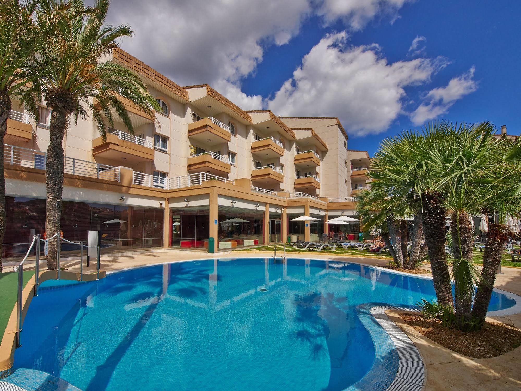 Hotel Illot Suites Cala Ratjada  Bagian luar foto