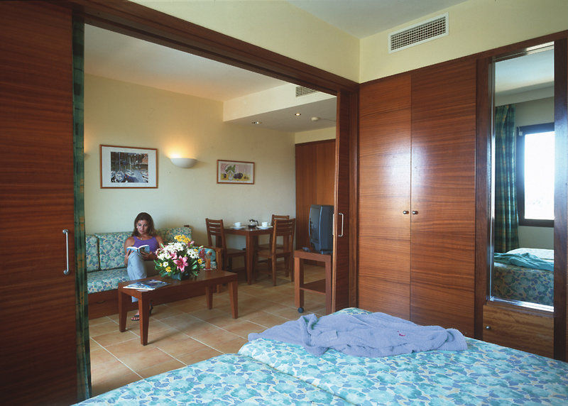 Hotel Illot Suites Cala Ratjada  Bagian luar foto